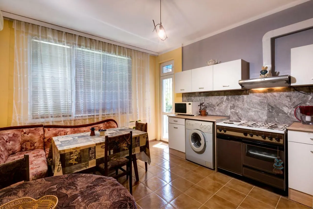 Super Center-Huge 2 Bedrooms Apartment Burgas