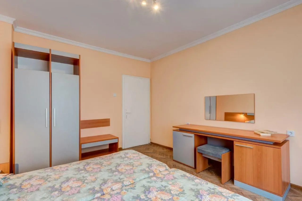 Super Center-Huge 2 Bedrooms Apartment Burgas