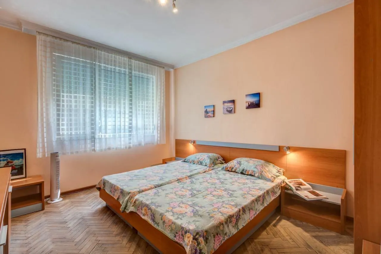 Super Center-Huge 2 Bedrooms Apartment Burgas